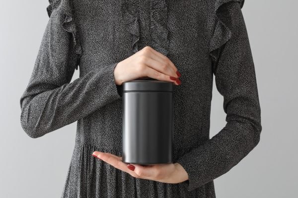 Dom Pogrzebowy Zakład Pogrzebowy Jak wybrać urnę na prochy zmarłego? Praktyczne wskazówki Abiasz