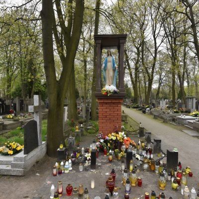 Dom Pogrzebowy Zakład Pogrzebowy Cmentarz Bródnowski / Cmentarz Bródzieński na Bródnie w Warszawie Abiasz