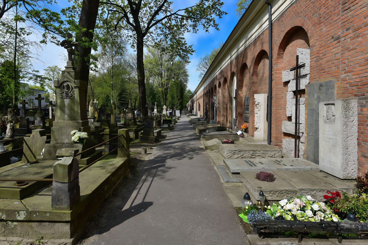 Dlaczego warszawski Cmentarz Powązkowski, znany jako Stare Powązki, nazywany jest muzeum pod gołym niebem?  Cmentarz-powazkowski-stare-powazki Dom Pogrzebowy Abiasz